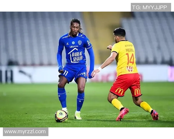 法乙排名分析及球队表现对比探讨与未来走势预测