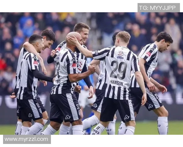 门兴格拉德巴赫与不来梅的精彩对决揭示德甲新赛季的竞争格局与球队实力分析